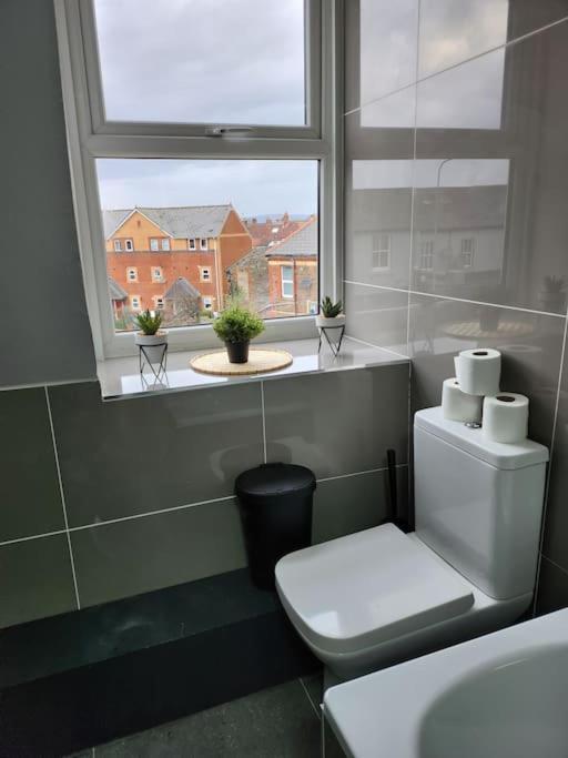 Supervalue Suite 3 - Fast Wifi, Hotel Linen, Keyless Entry, City Only 10 Mins - By Property Promise Cardiff Eksteriør billede